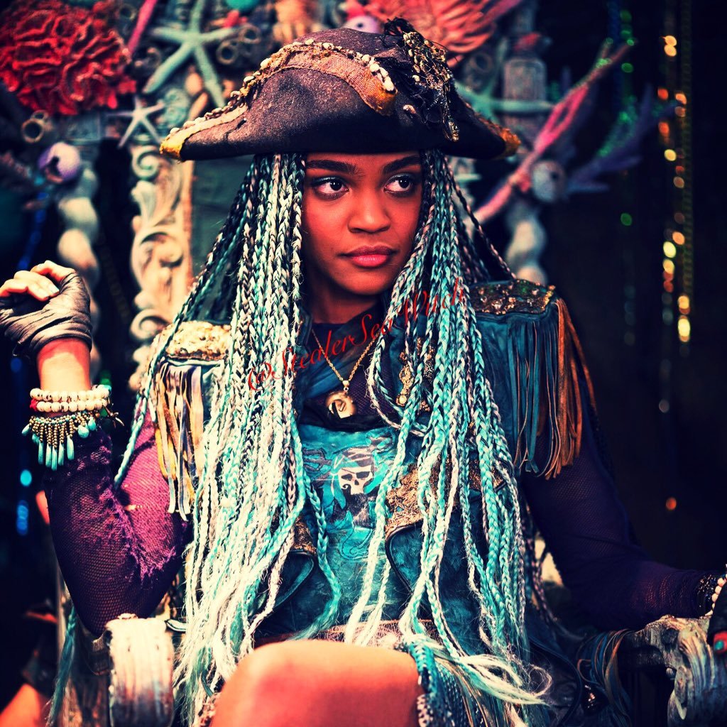 『🐙』❝Tнιѕ?......Tнιѕ ιѕland ιѕ a prιѕon тнanĸѕ тo yoυ're ғaтнer...❞「Oғ Urѕυla」⊰#DisneyRP • #Descendants ⊱