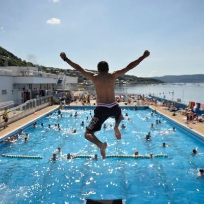The saltwater outdoor pool in Gourock, Scotland. This is an account to promote the pool and is not linked to Inverclyde Leisure. DMs not monitored