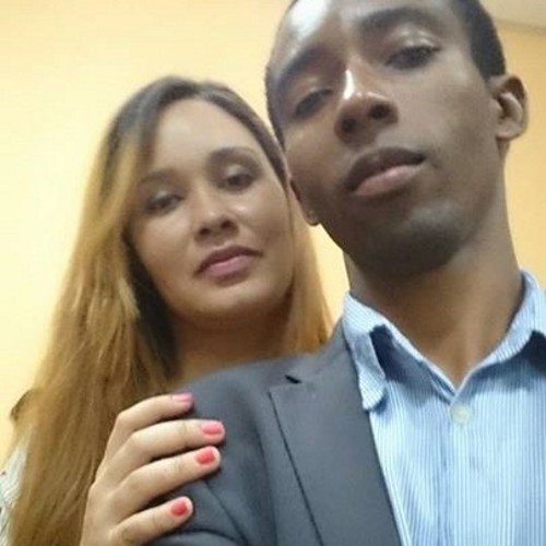 Amo acima de tudo  o Meu Deus que me consede tudo nesta Vida..!!!! e Familía.. Gosto de futebol ,politica ,filmes de comédia ou romaticos..!