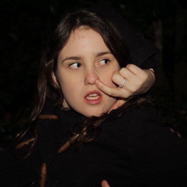 meg_jager's profile picture. beautiful girl comedian