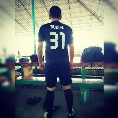 budiaiyub's profile picture. | Tak bosan pandangi Langit maLam dengan jutaan bintang & purnama rembuLan |
|31 Okt | #HalaMadrid | Instagram» @budiaiyub