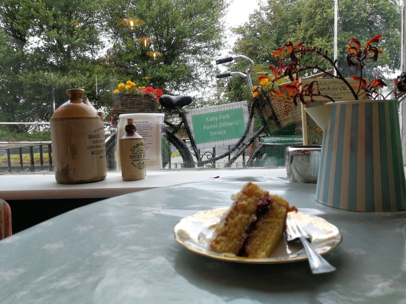 Kirby Park is a lovely vintage styled cafe in Sandy Lane, West Kirby. We sell excellent coffee, delicious cakes and we have a fab lunchtime menu too.