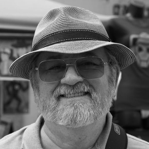 Photographer, finding my inner Henri Cartier-Bresson, searching for decisive moments, pursuing life and the soul of the streets, with a Canon 7D Mark II,