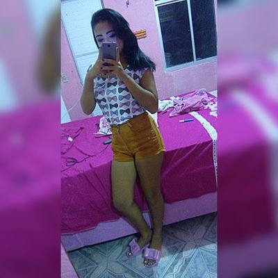 Menina risonha que rir e sonha🍀🌸
16 aninho🌸
Aquáriana👽