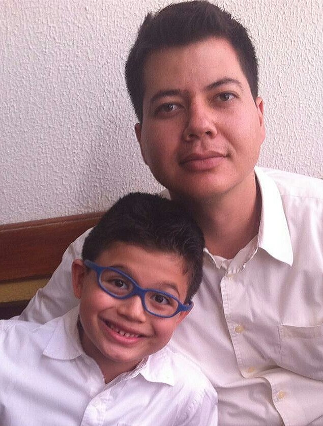 Buscador. Papa de AMRO^2. Nirgüeño con Ü. Desarrollador SAP.