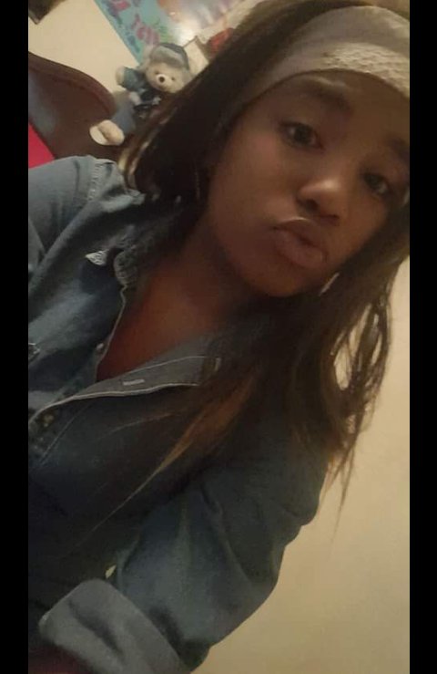 MartinaLouiseee's profile picture. somewhere drinking vodka like a fucking BOSS.
smooches