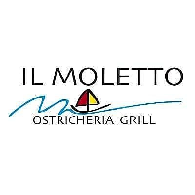 Ristorante Ostricheria Grill sulla spiaggia a Capo Comino, Sardegna.