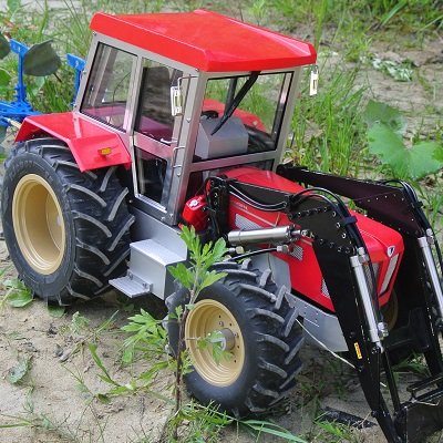 In my profile I present building reports and videos of my RC model. At present I have a RC tractor Schlüter 1250 and an RC Excavator O & K RH6 from Damitz.