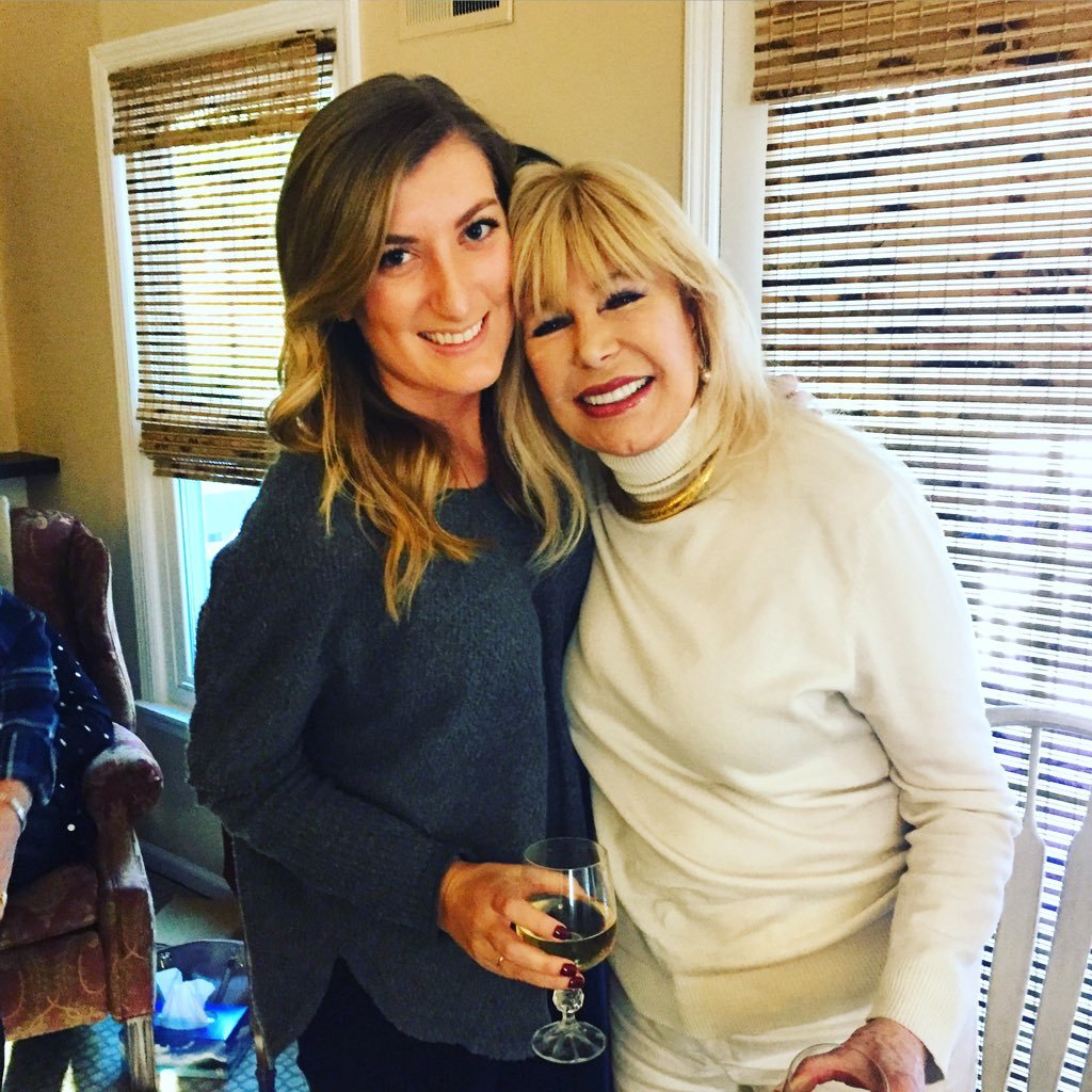 mgn_brwntt's profile picture. 