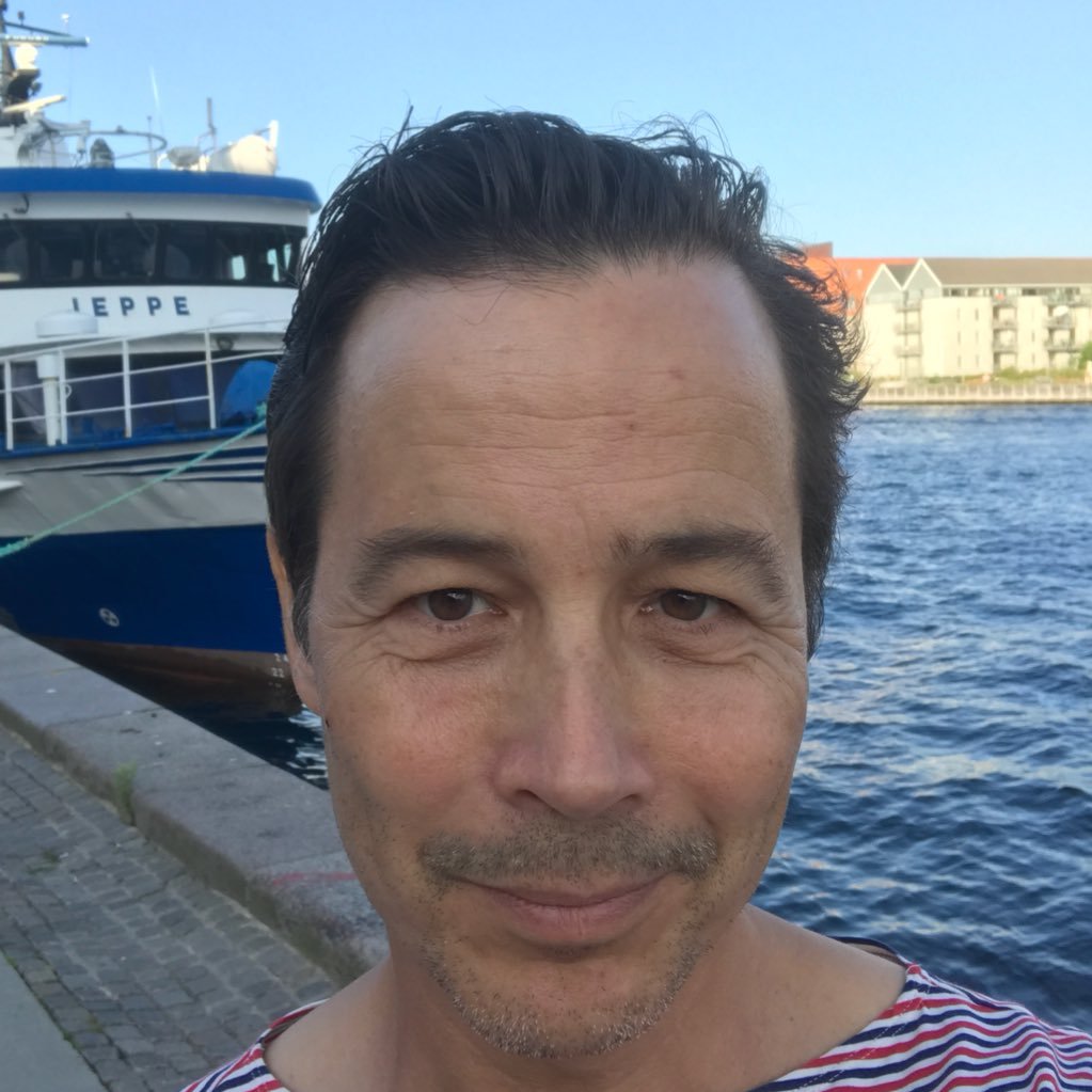 _jmt's profile picture. Hej Nostradamus av Douglas Coupland, Dorés bibel av Torgny Lindgren och Brott och straff av Fjodor Dostojevskij #paradoxpragmatism