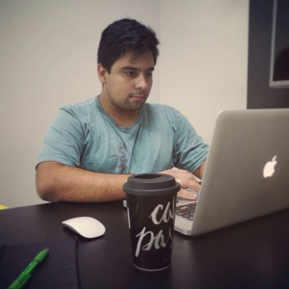 Estudante de Ciência da Computação, web desenvolvedor em constante aprimoramento, estudos e evolução. Front-end e back-end,HTML, CSS, JS, Ajax, PHP e MySQL.