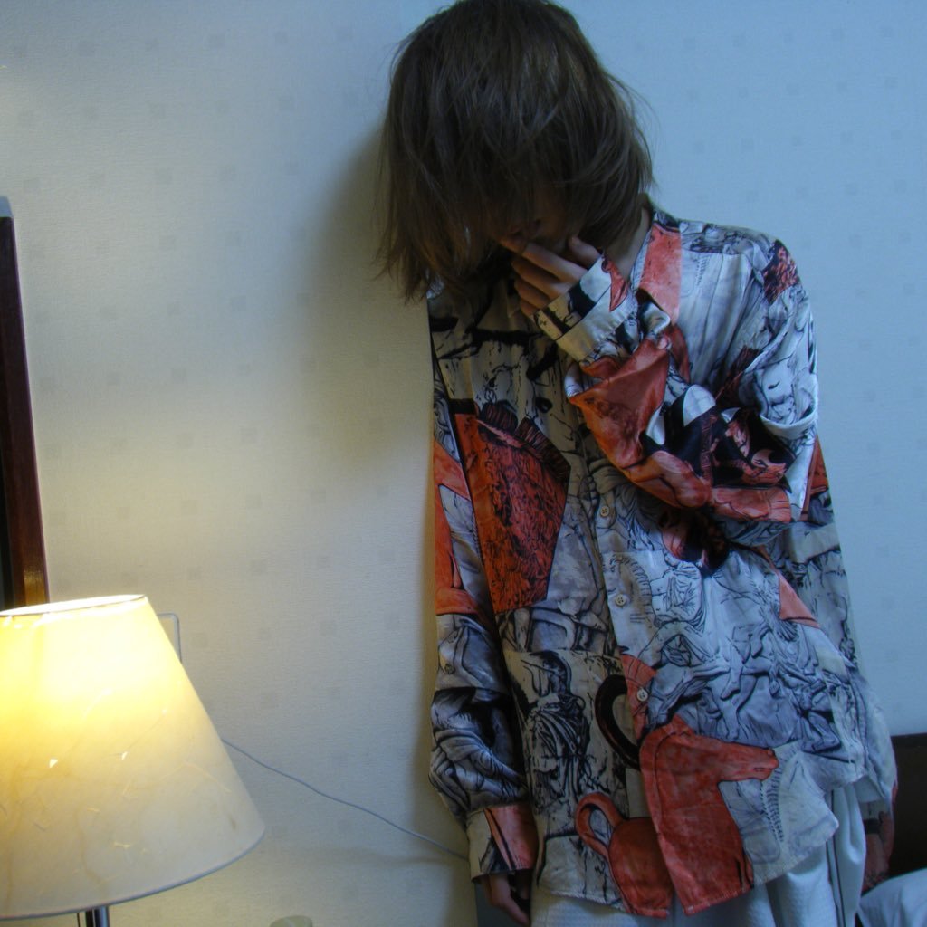 geometie's profile picture. .ɹǝssǝɹp ɹᴉɐɥ 世界が朝を届けそこねたことはないはずだ。