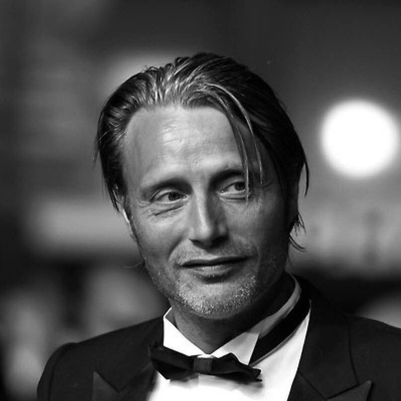 Mads Mikkelsen Official