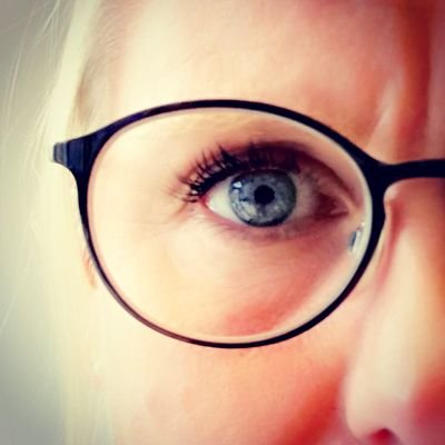 cattissoderberg's profile picture. Funderar, reflekterar och formulerar. 
Fast mest lever och levererar. Starkskör. 
Malmö, i huvudsak.