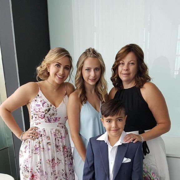 Mom of 3 .... Life is short so live each day to it's fullest always LIVe, LOVE , LAUGH ... Don't dwell on yesterday :)
