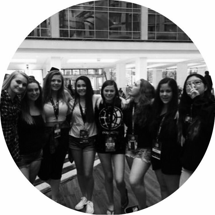 a group of girls that became friends because of playlist live :)
