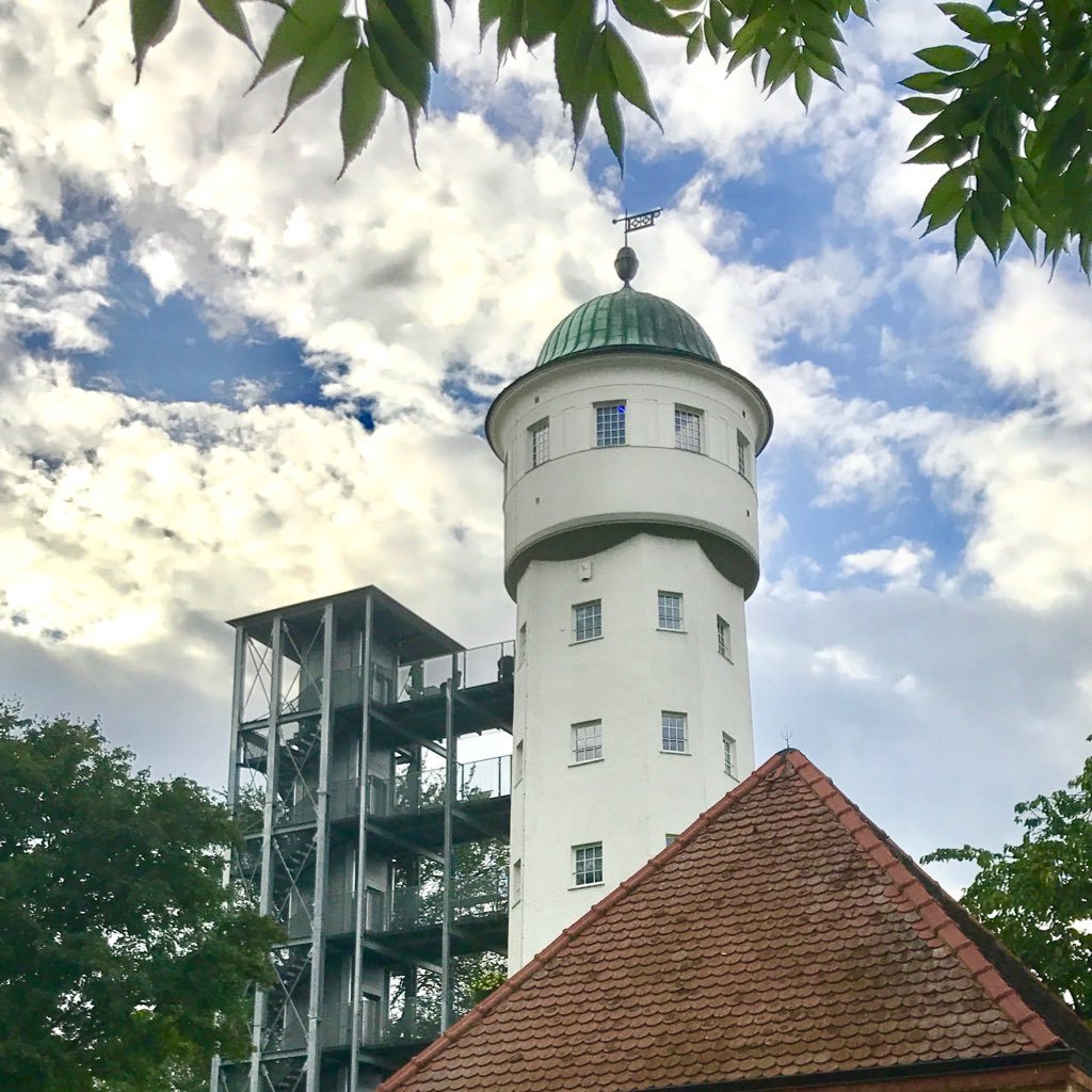 Vorträge, Pizza und kühle Getränke für alle, die sich für moderne Software Entwicklung interessieren. Kommt vorbei im Wasserturm Konstanz! :) #seeit_kn