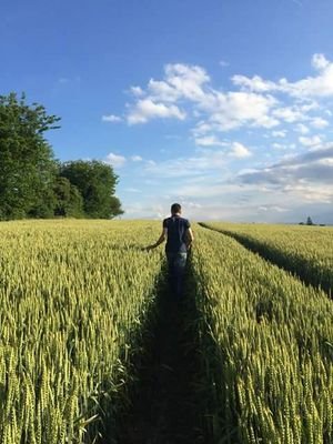 🚜 Jeune agriculteur en région Rhône-Alpes, prestataire drone Airinov @FopProducteurs @Airinov @jeunesagri 🛩🐥🌽🌱🌾