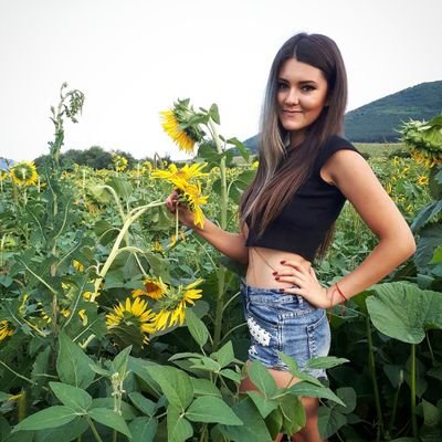 cemre_1221's profile picture. 