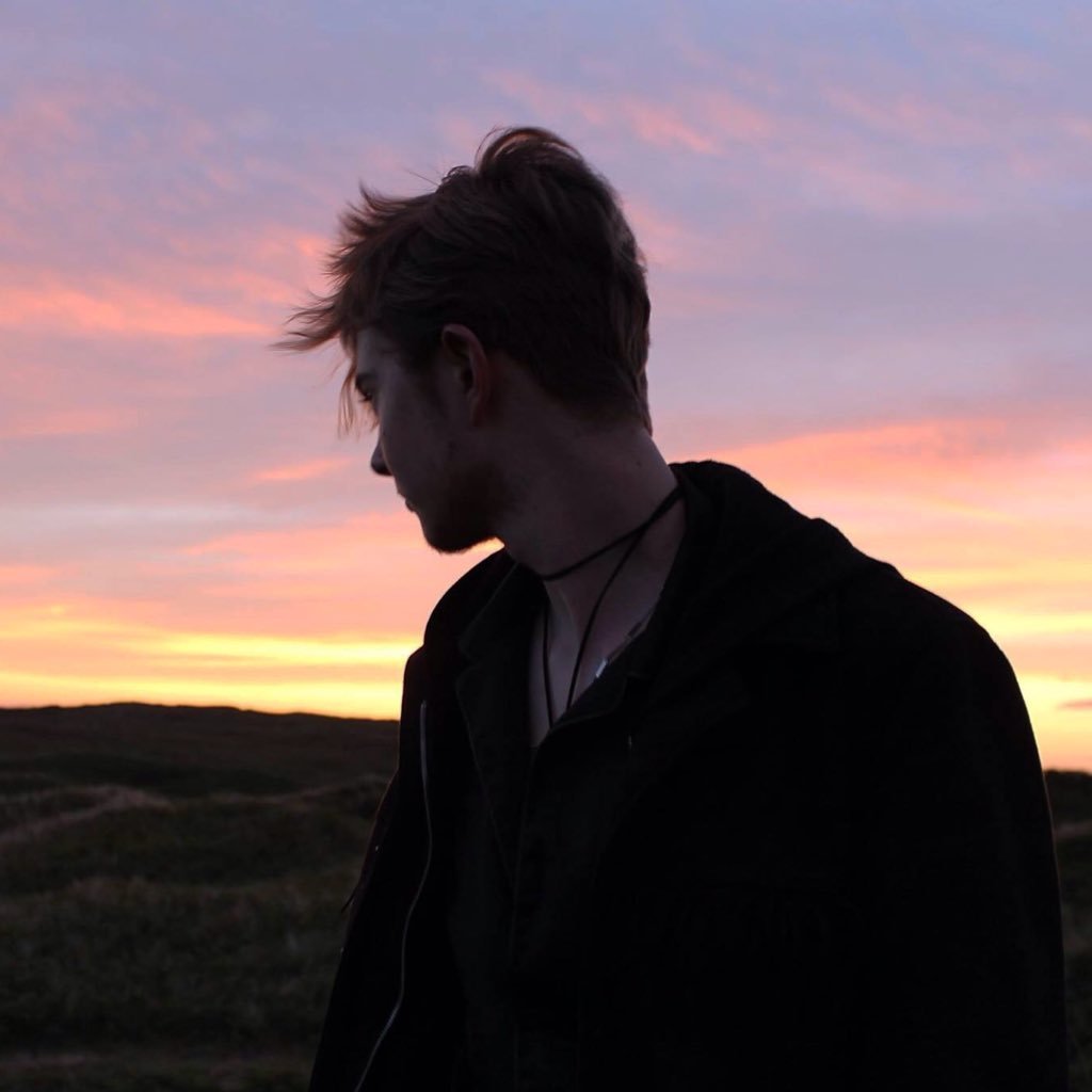 INSTAGRAM - @Owen_Mark_Henry
CREATIVE ACCOUNT - @owen_mark_henry