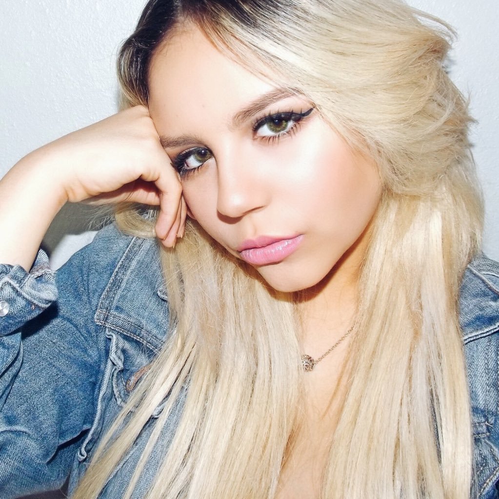 FabiolaPoled's profile picture. Blogger | Wife💍 | Mother