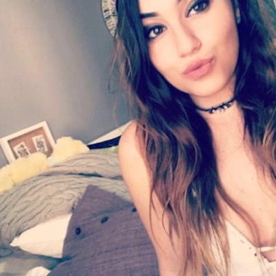 Abbbzzz__'s profile picture. peaks and valleys 🌞