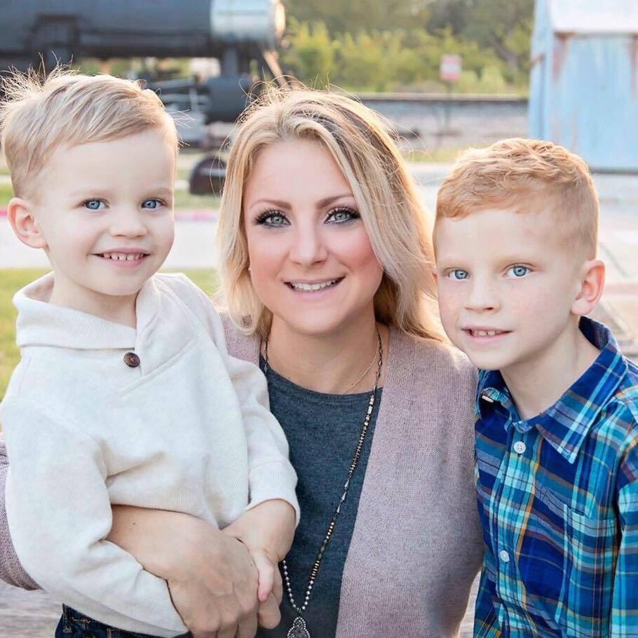 NicoleGeiler's profile picture. Wife & Mommy, follower of Christ, Smile Seeker, Librarian, Green Thumb, Spin Addict and Taco Enthusiast