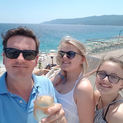 MrDerrrr's profile picture. Husband to Mrs Derrr, proud Daddy of two princesses.

United fan and golfing hacker!