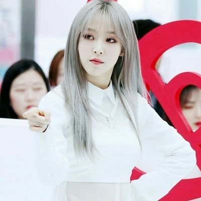 YV4kzD40LsvbUSJ's profile picture. 무무