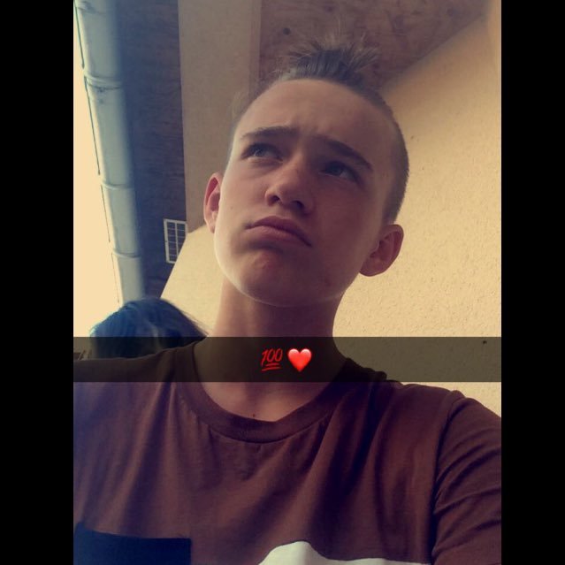 pfrunner27's profile picture. Football