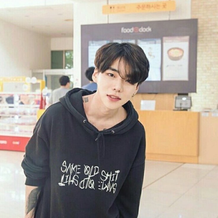 อากามี่แอล💕 เป็นไบท์ (เสะ) ครับเป็นคนคูลๆ ลุยๆ แมนๆ กวนๆอยากเป็นแพทย์จุฬา ❤️ ผมคุยได้ทุกคนครับ จะสุภาพ จะเถื่อน จะน่ารัก คุยได้หมด ถ้าจะหยิ่งอย่าทักผมมา อะเค๊?