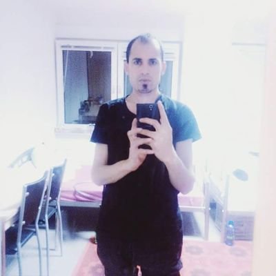 ابتعادنا عن الوطن لا يعني أنه لا يعنينا ما يجري به.
وسيأتي اليوم الذي نعود إليه ونفعل ما نريده.