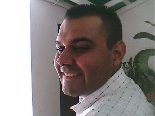 Entusiasta, trabajador, sociable y muy interesado en conocer personas al igual que obtener informacion general