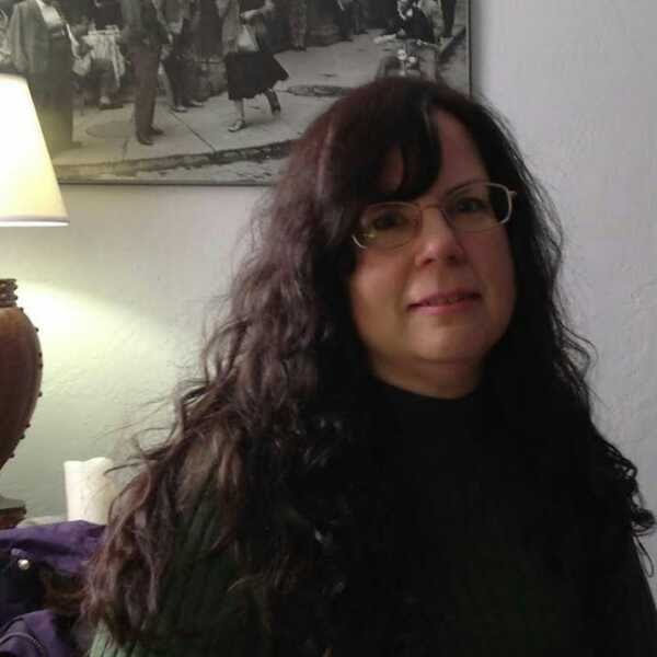 A graphic designer since 1990, originally from So. Carolina, has resided in the state of WA for many years. I follow emerging technologies.