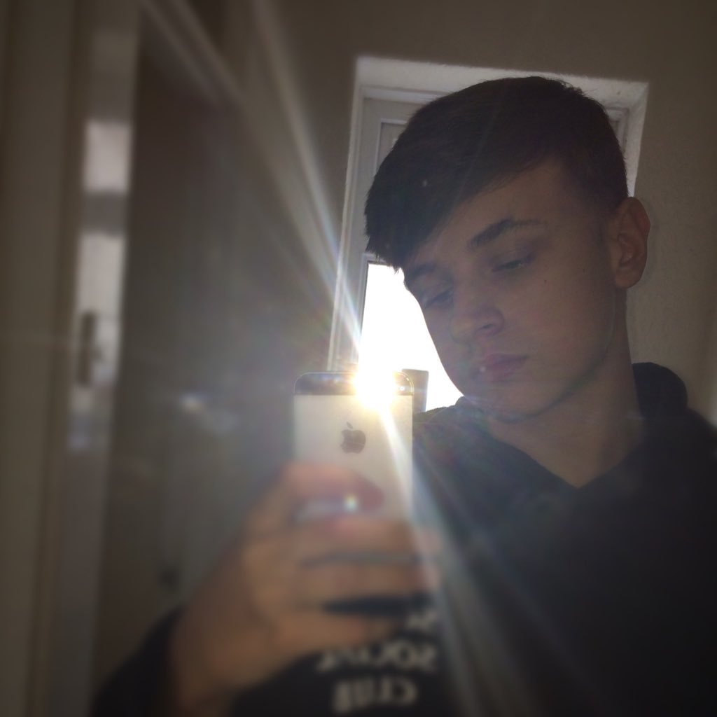 Rhyxss's profile picture. R.I.P Peep🖤