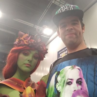 FALCONS23312's profile picture. like hanging out with family and friends also like playing video games and stream on twitch. like comics and cosplay and music events.