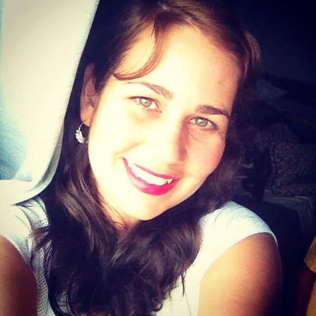 Madre,Amiga,Hija,Profesional,Ama de Casa, Trabajadora,Luchadora,Creyente en el Kristo-Dios,conFe,Amorosa,Cariñosa,Simpatica, Agradable,Comprensiva,Encantadora,