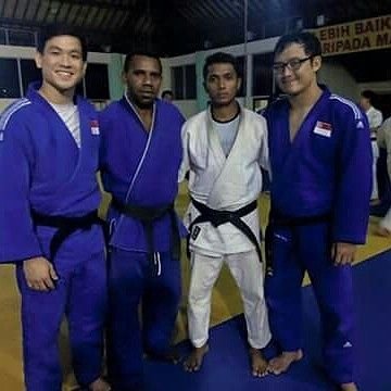Jalani la hidup ini denga penuh senyuman.