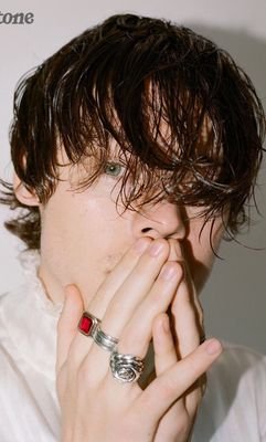te dei follow grátis. será que vc poderia seguir o @thebrfanfics ? lá nós divulgamos fanfics de todos os artistas :)