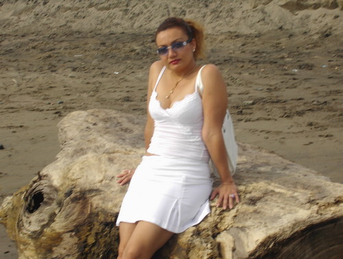 Hola, soy nicaraguense, alegre y me encanta disfrutar la vida con mis dos hijos.  Soy sobreviviente y creo en Dios.  Amo la vida y a mis amigos.