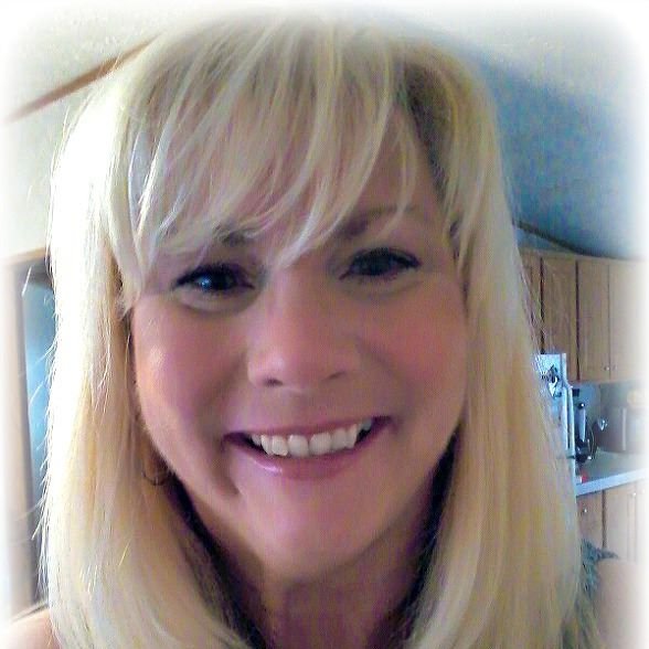 LucindaLes0917's profile picture. 