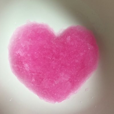 ぽぽじ 生まれつき目の下に青クマがあってコンシーラーで隠してるんだけど 時間が経つとこれまた生まれつきあるシワにコンシーラーが溜まってこんな感じになっちゃう 青クマとシワ 同時になんとかする方法無いのかな メイクの悩み