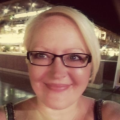 Playwright, Writer, Meditator, Specialist Nurse. 💗family,💗people, love love, happiness, positivity,💗 reading. Chronic illness but very determined person! B💗