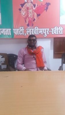 उठे हुए सूरज से मिलाते है निगाहें,
हम गुज़री हुई रात का मातम नहीं करते !!!