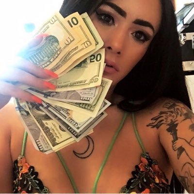 so hott they think my profile fake  💸📀🌙🖤🇧🇷🍒