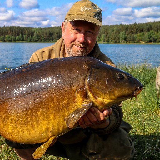 Lifetime Carper         Nash Tackle. 
Captor of 50lb carp from 17 countries. 
Double world carp cup winner.