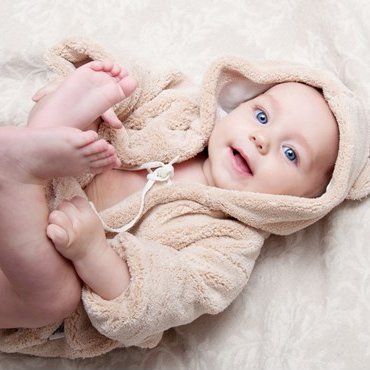 Twitter feed for finding the best high street discounts for your bundle of joy + parent chat.