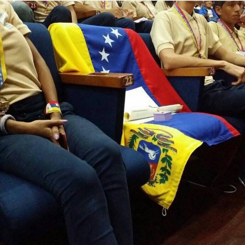 Madre, Venezolana 🇻🇪 Amo inmensamente a mi país ❤️