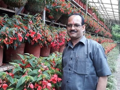 मैं जगत लाल डोगरा लोक गायक टिहरी गढ़वाल उत्तराखण्ड पहाड़ी लोक कला संगीत उत्तराखण्ड आप समस्त मान भाव फेसबुक साथियों व मात्र शक्ति का सदैव स्वागत करता हूँ।