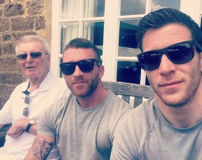 benJammin_1990's profile picture. Question everything...
Young fire, old flame